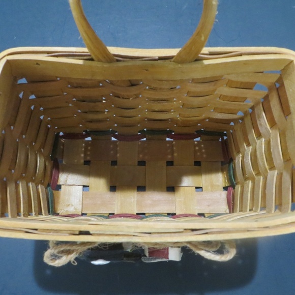 SALE WICKER CHRISTMAS CARD HANGING BASKET - Picture 4 of 4